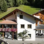 Haus Evelin Апартаменты *